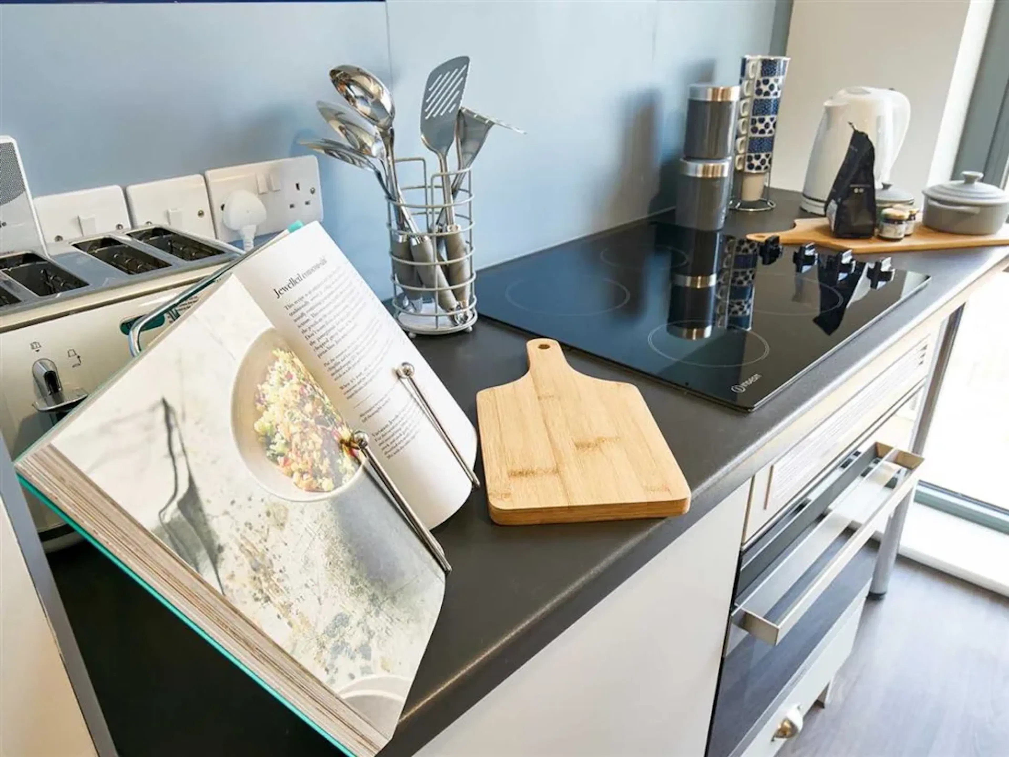 Premium Studio KITCHEN 4