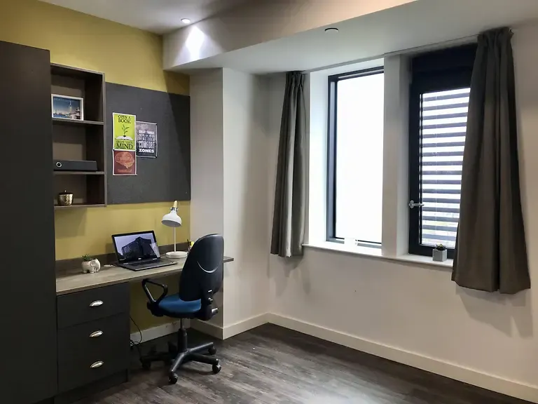 Deluxe Studio