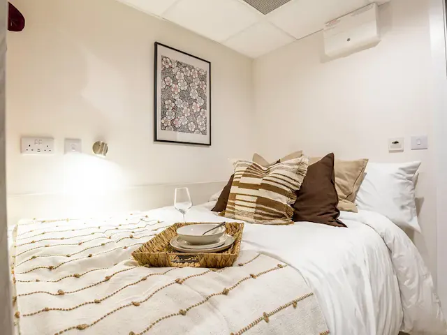 Premium Studio (Floors 13-25) room image 2