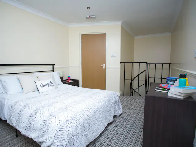 Deluxe XL (Truro Court) room image 1
