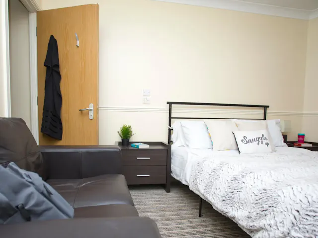 Deluxe XL (Truro Court) room image 2