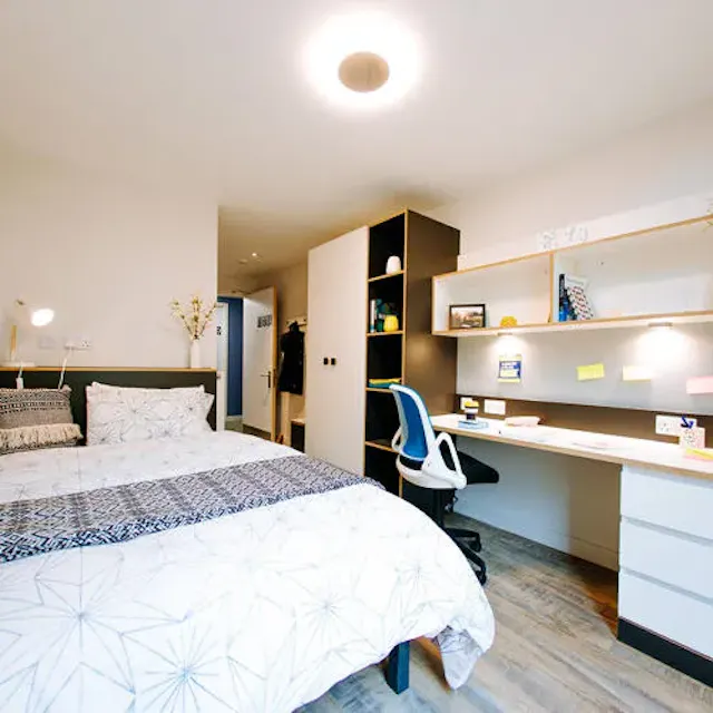 Deluxe Ensuite room image 1