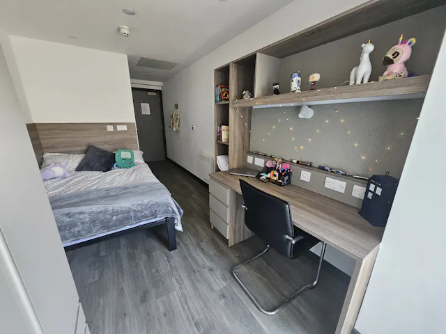 Deluxe Ensuite room image 1