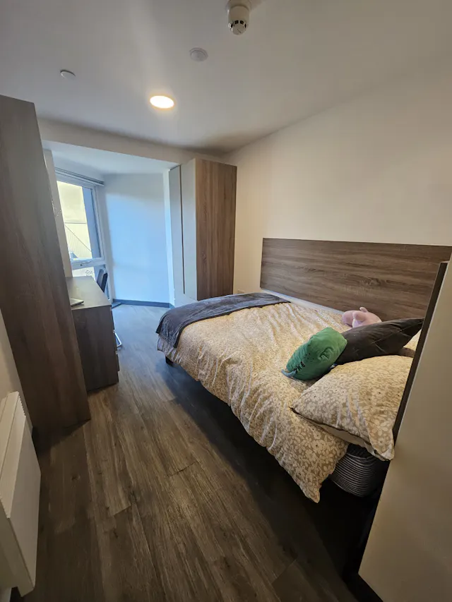 Deluxe Ensuite room image 2