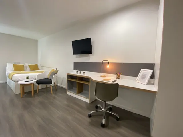 Silver Studio room image 2