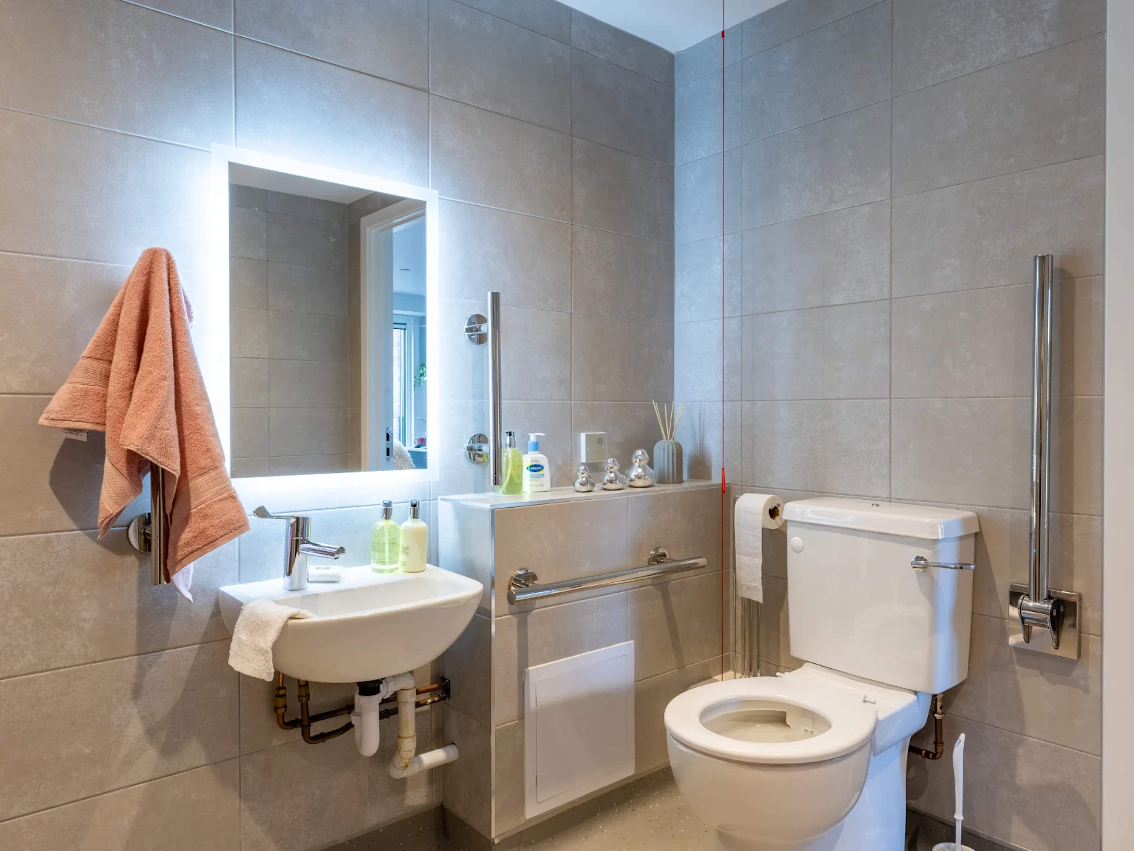 Diamond Studio BATHROOM 2