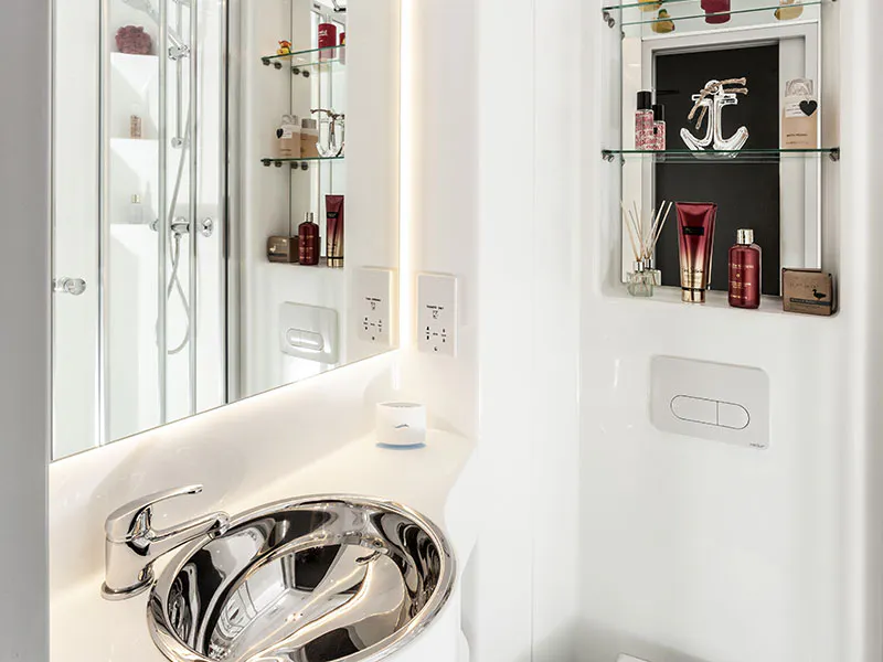 Diamond Studio BATHROOM 2