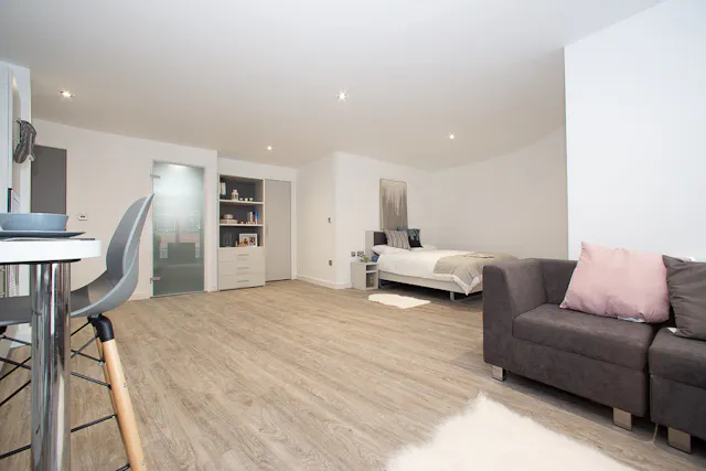 Diamond Studio + Balcony  room image 1