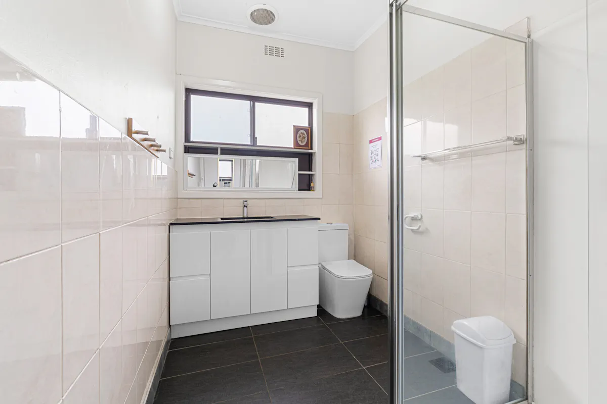 Twin Room BATHROOM