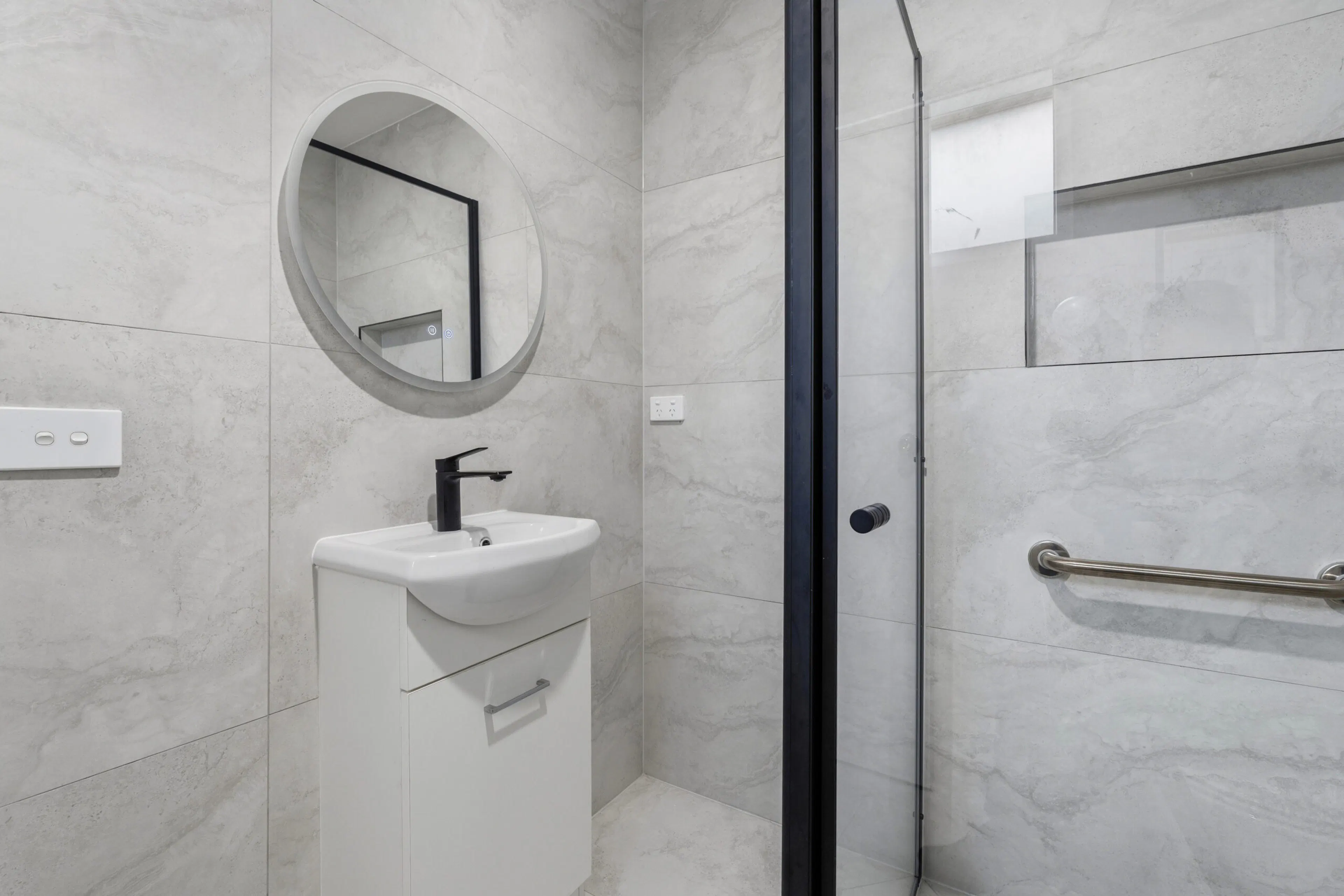 Double Room Ensuite BATHROOM 3