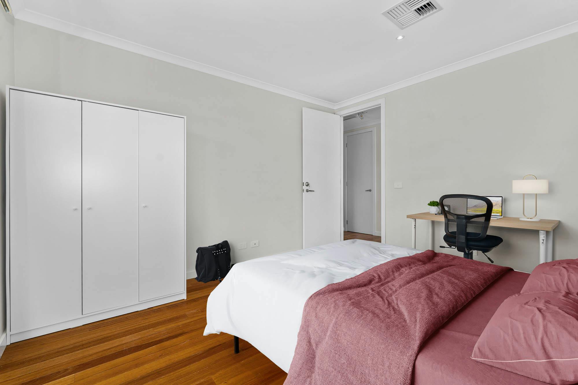 122-collins-street-melbourne-Double Room
