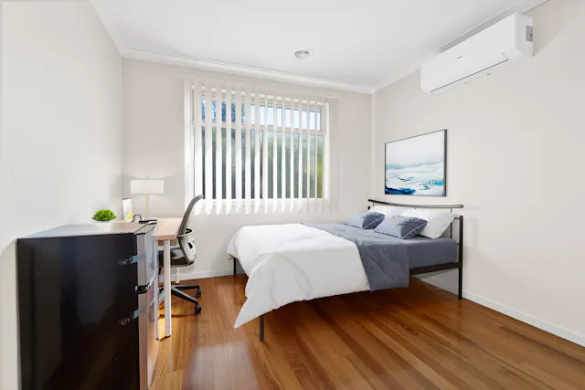 Double Room With Ensuite room image 1
