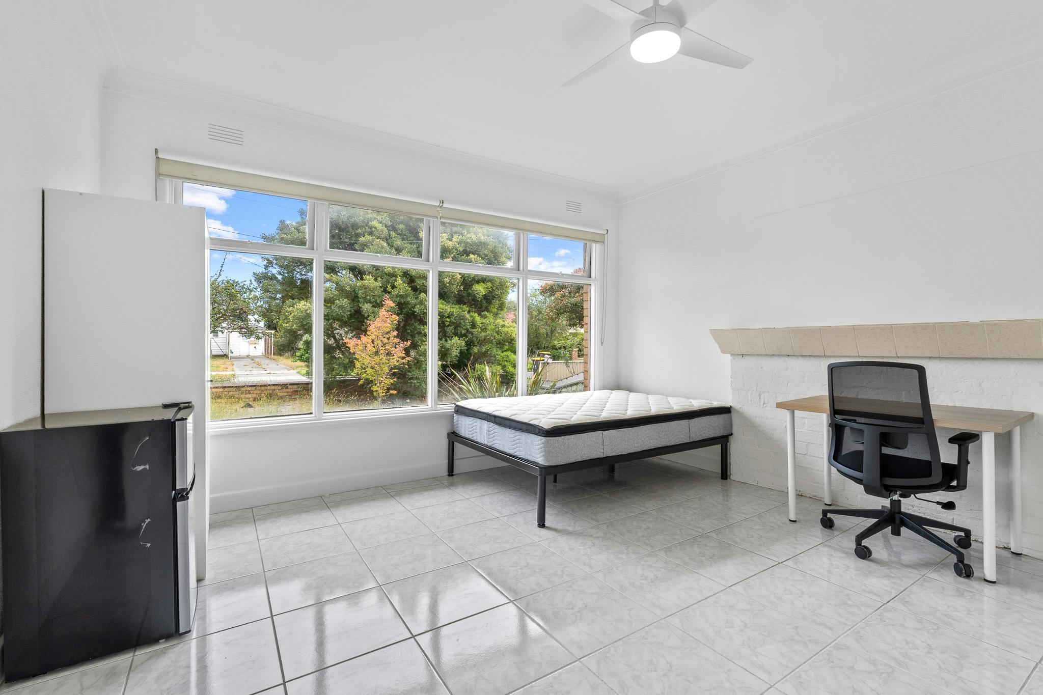 18-marshall-avenue-melbourne-Double Room