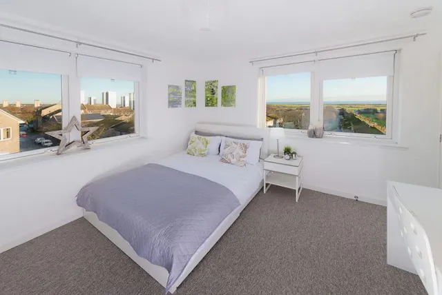 Double tower room with en-suite room image 1
