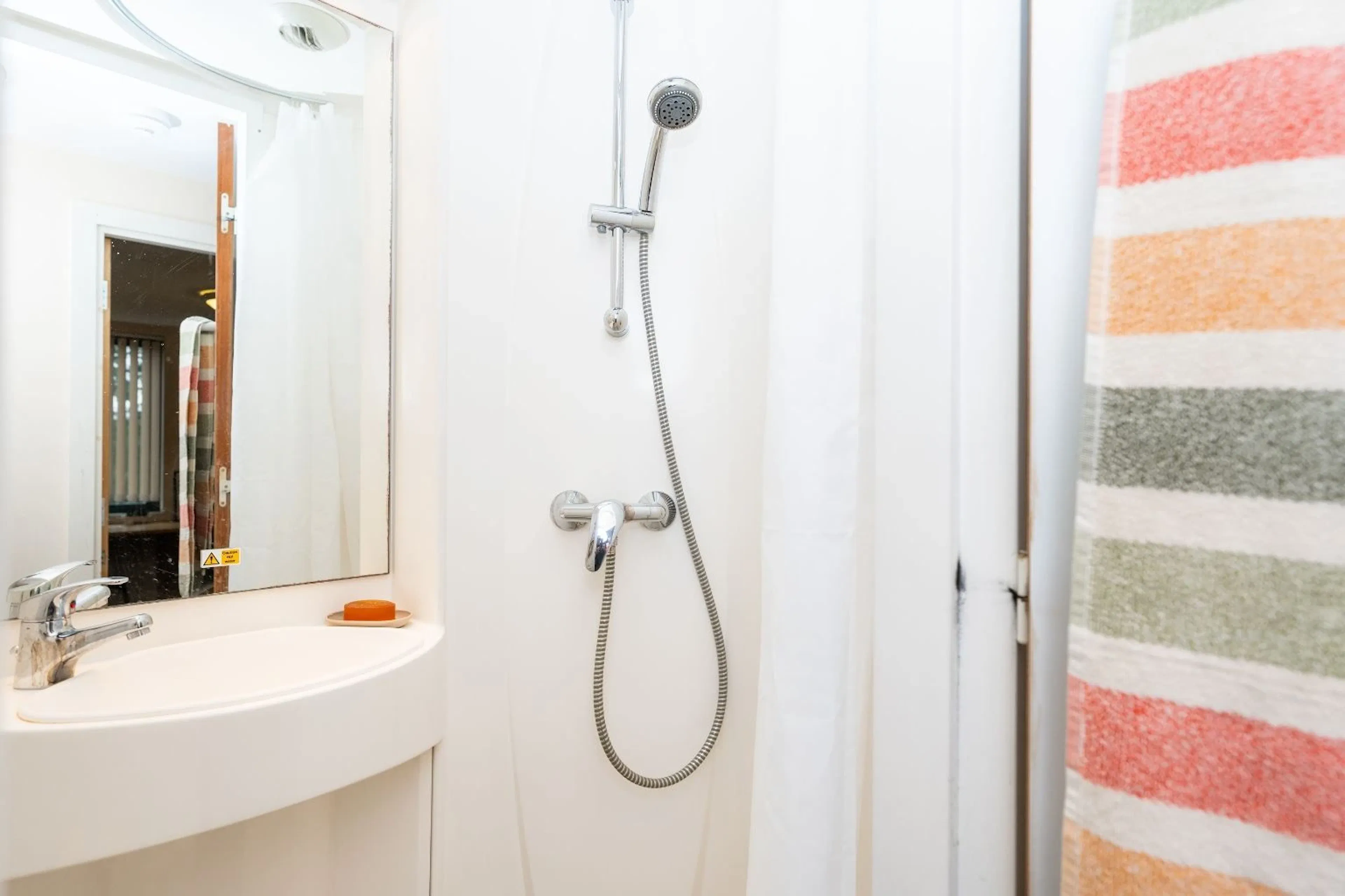 Double Room BATHROOM 2