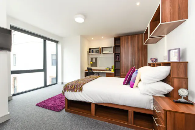 Studio Gold Balcony room image 2