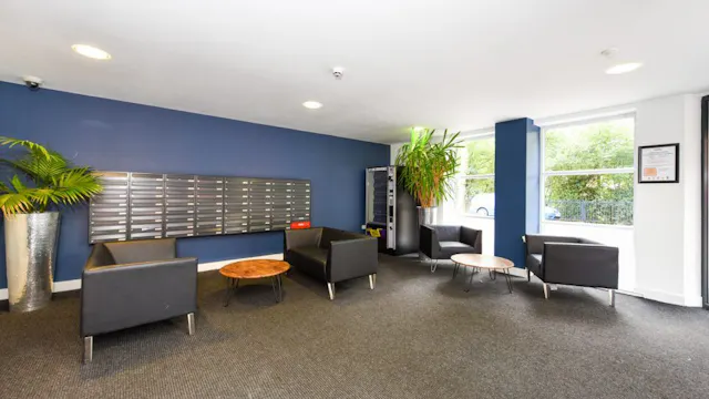 Studio Silver Plus room image 1
