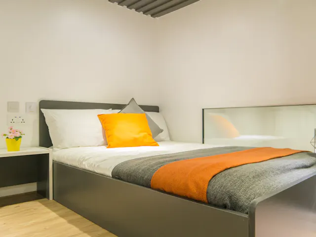 Ensuite room image 2