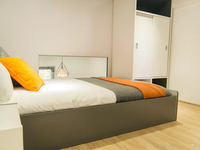 Ensuite room image 2