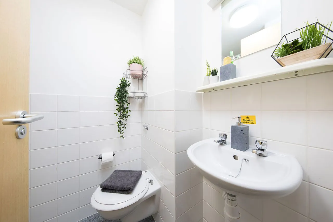 En-Suite, Premium Range 1 BATHROOM 4
