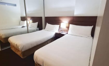 apx-world-square-sydney-Executive Twin Studio W Private Balcony