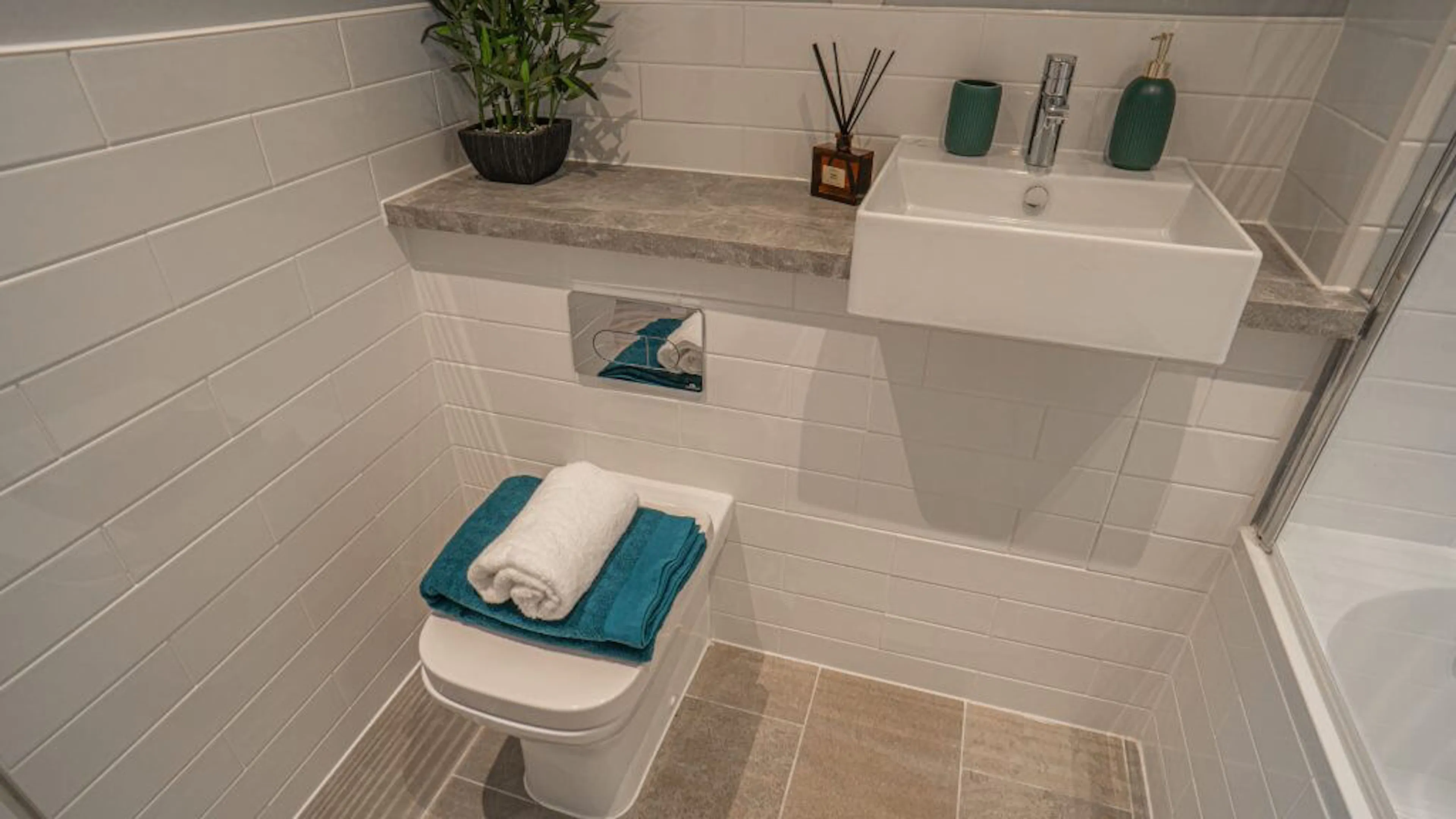 1 Bedroom Apartment BATHROOM 3