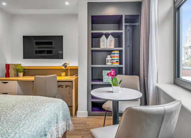 Elegance Apartment room image 3