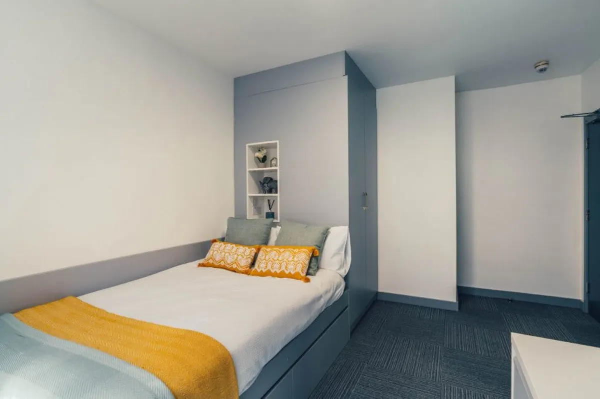 En-Suite 5 Bed ROOM