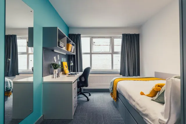 En Suite 8 Bed room image 1