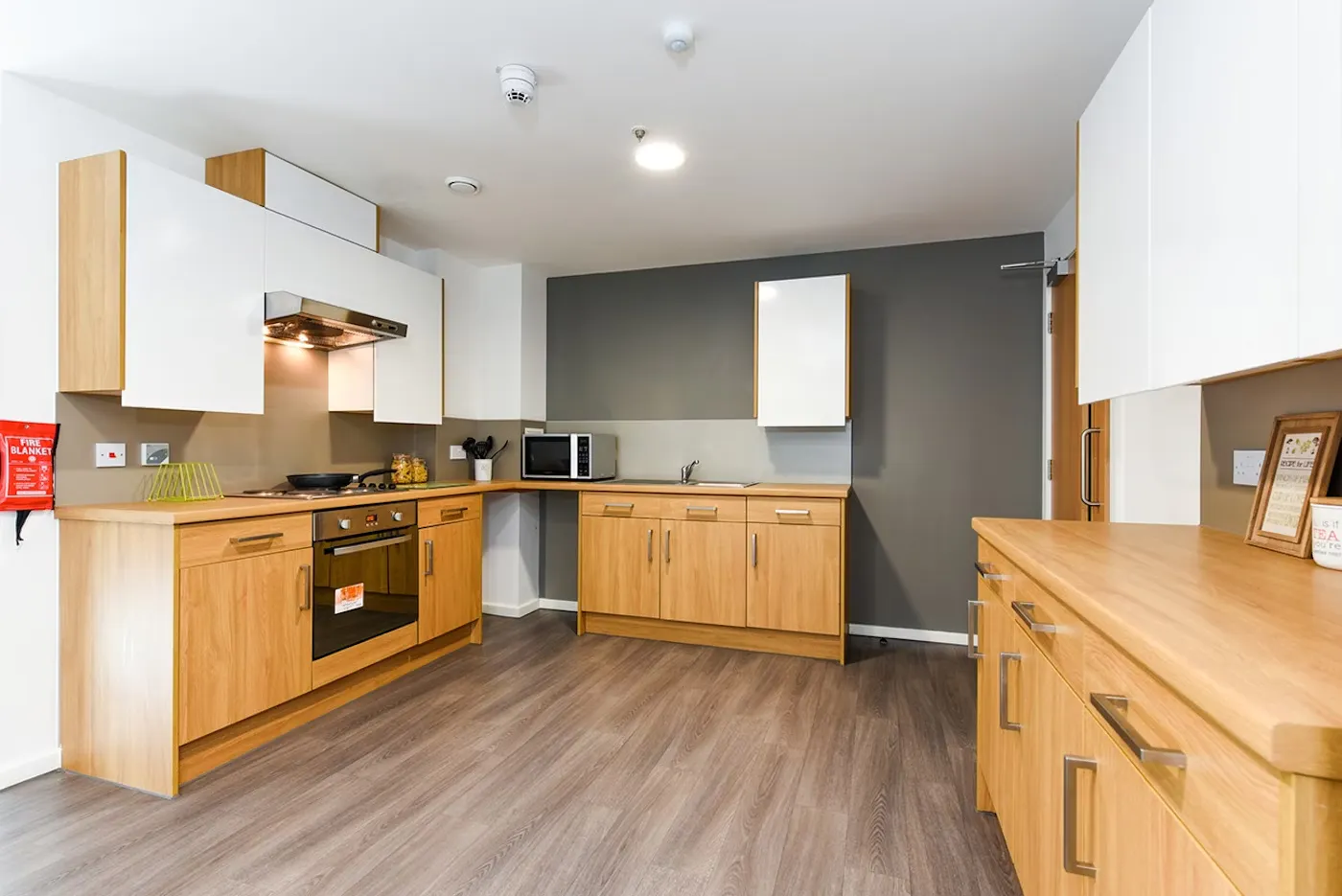Bronze En-Suite KITCHEN 2