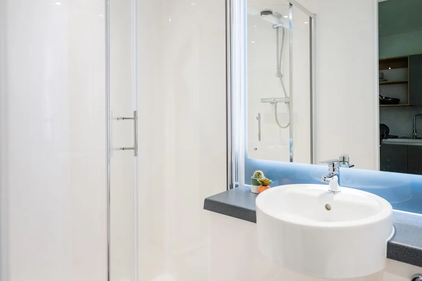 Classic Ensuite BATHROOM 2