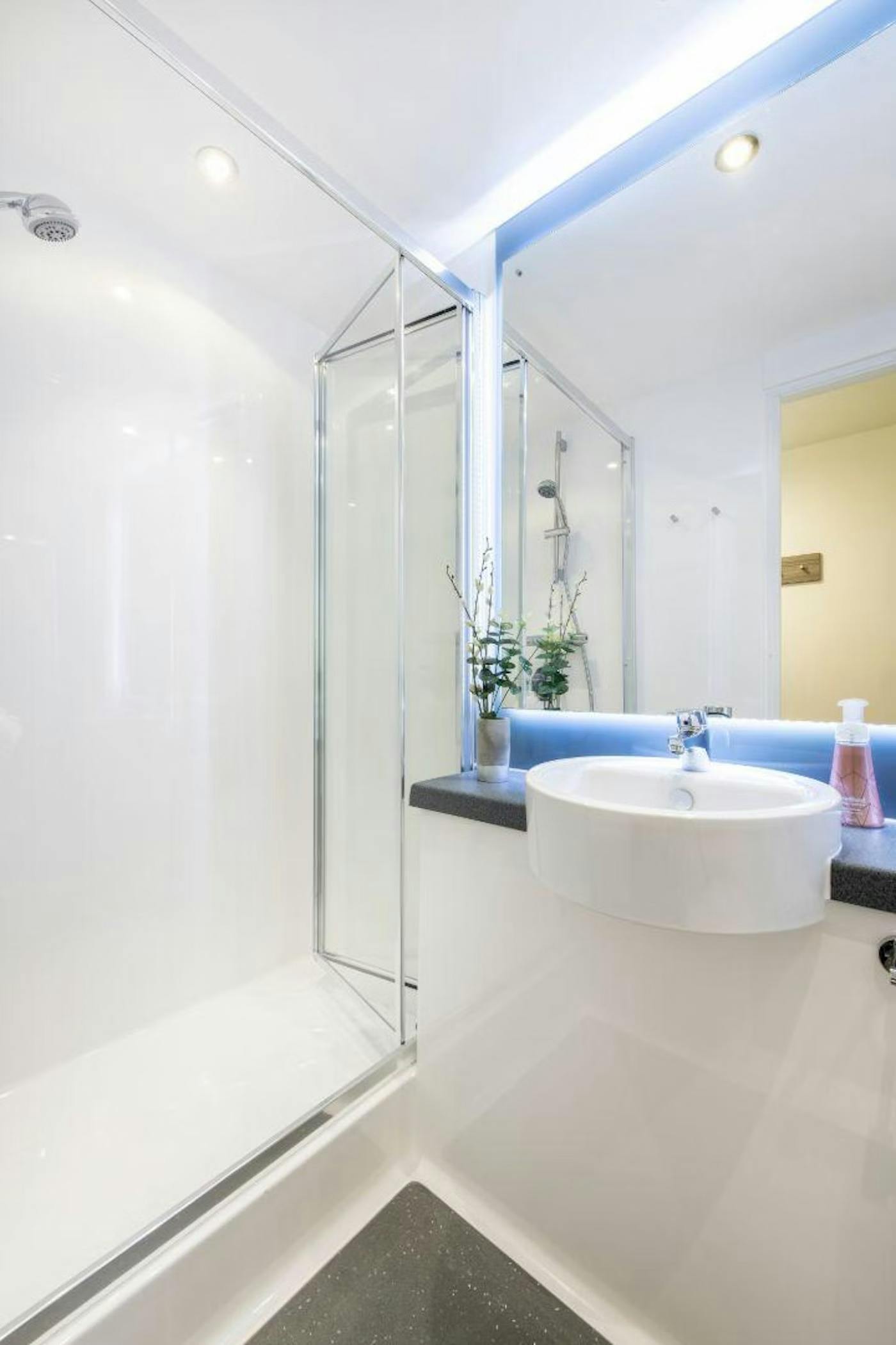 Ensuite-Gold