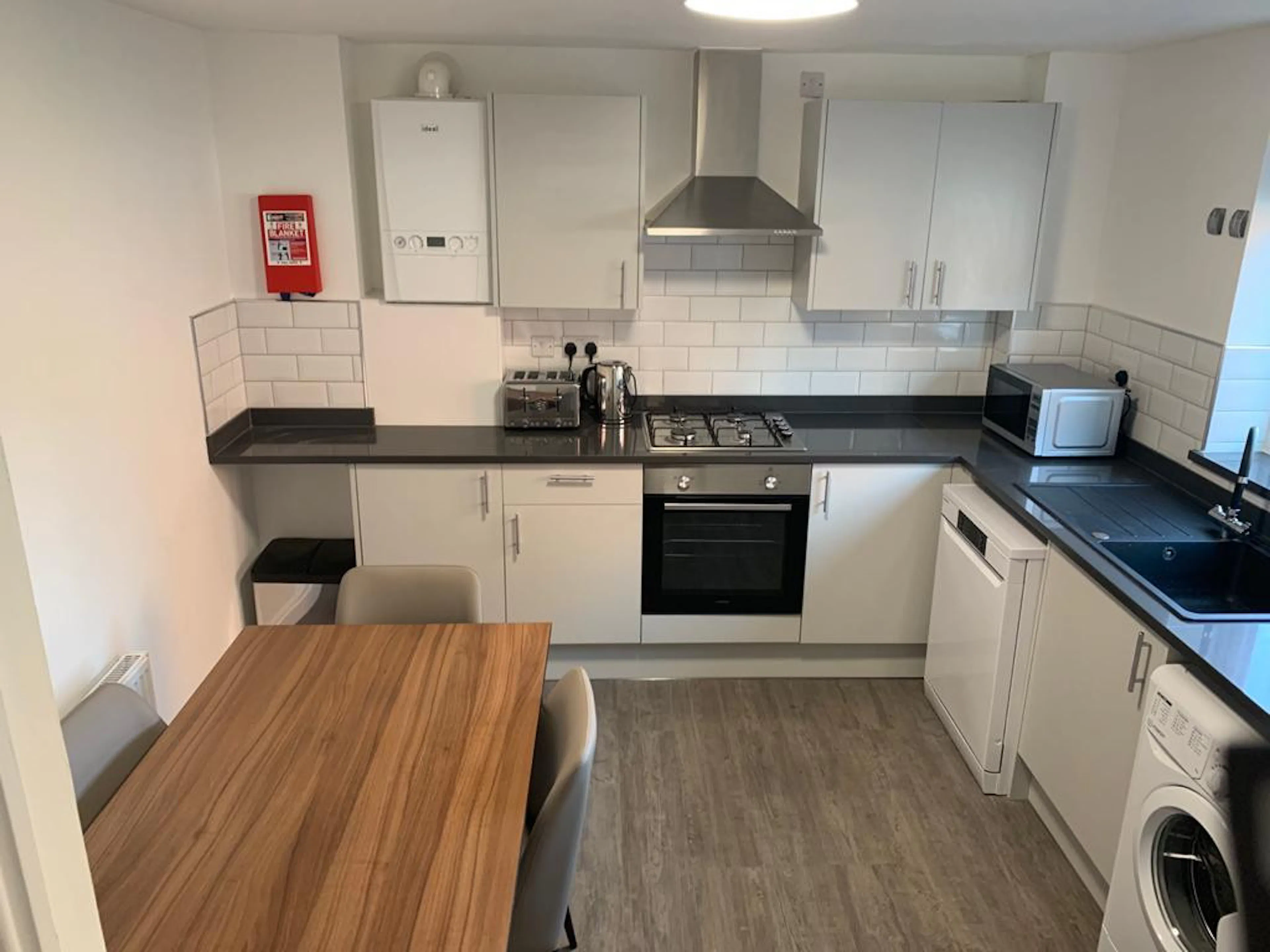 En-suite KITCHEN 3
