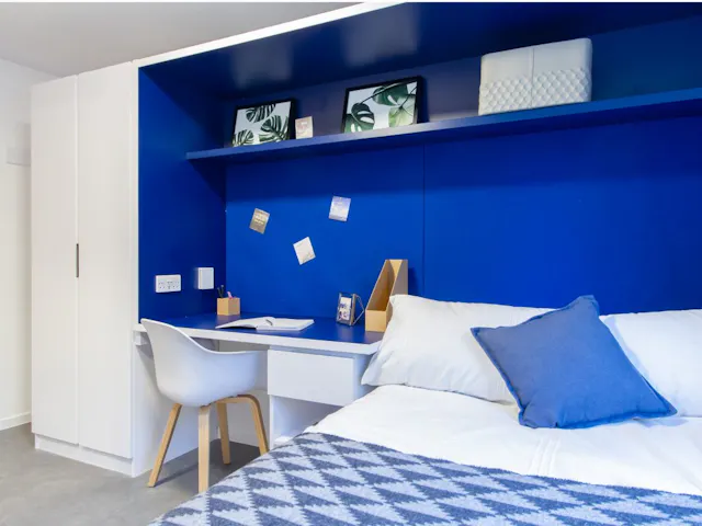 En-suite room image 2