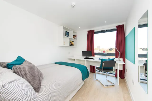 Standard Ensuite room image 1