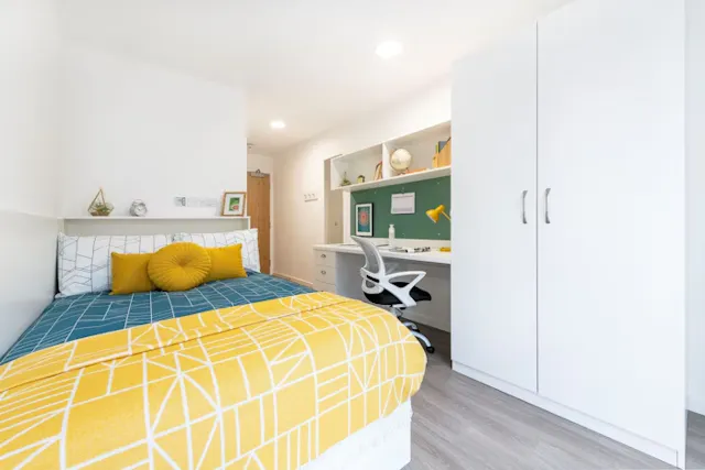 Ensuite - Standard room image 1