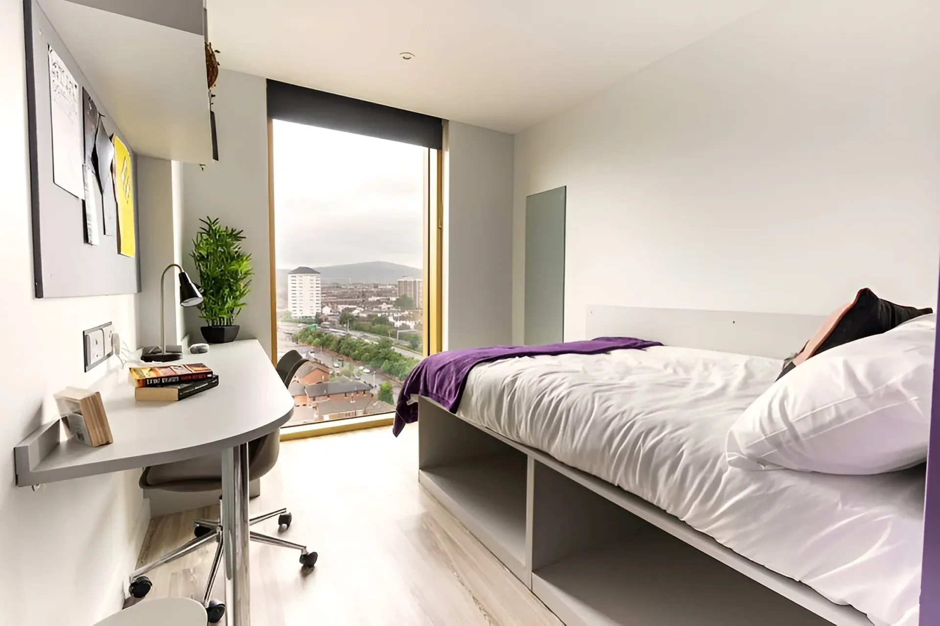 En Suite – Building View ROOM 2