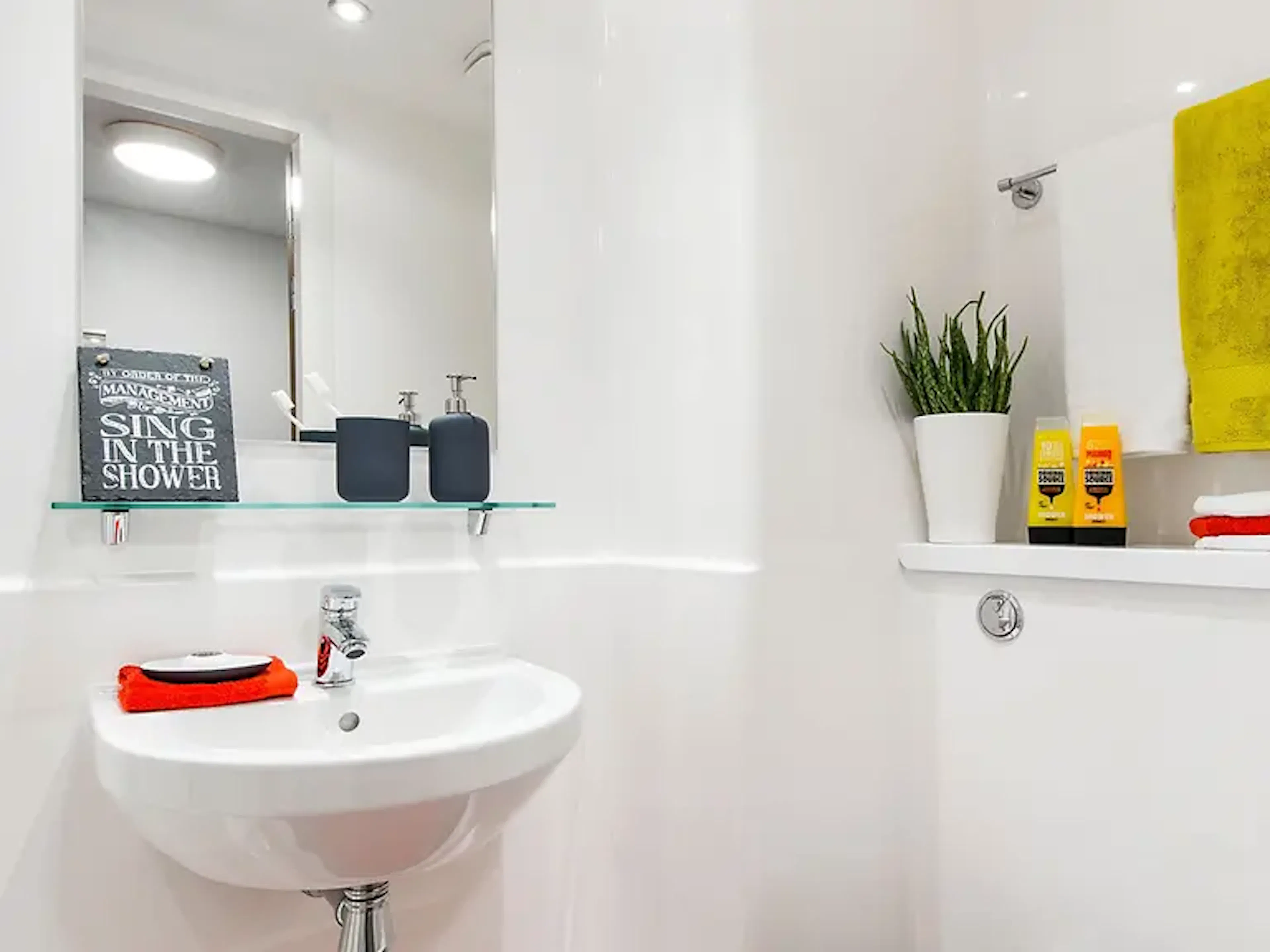 Classic Ensuite BATHROOM 2