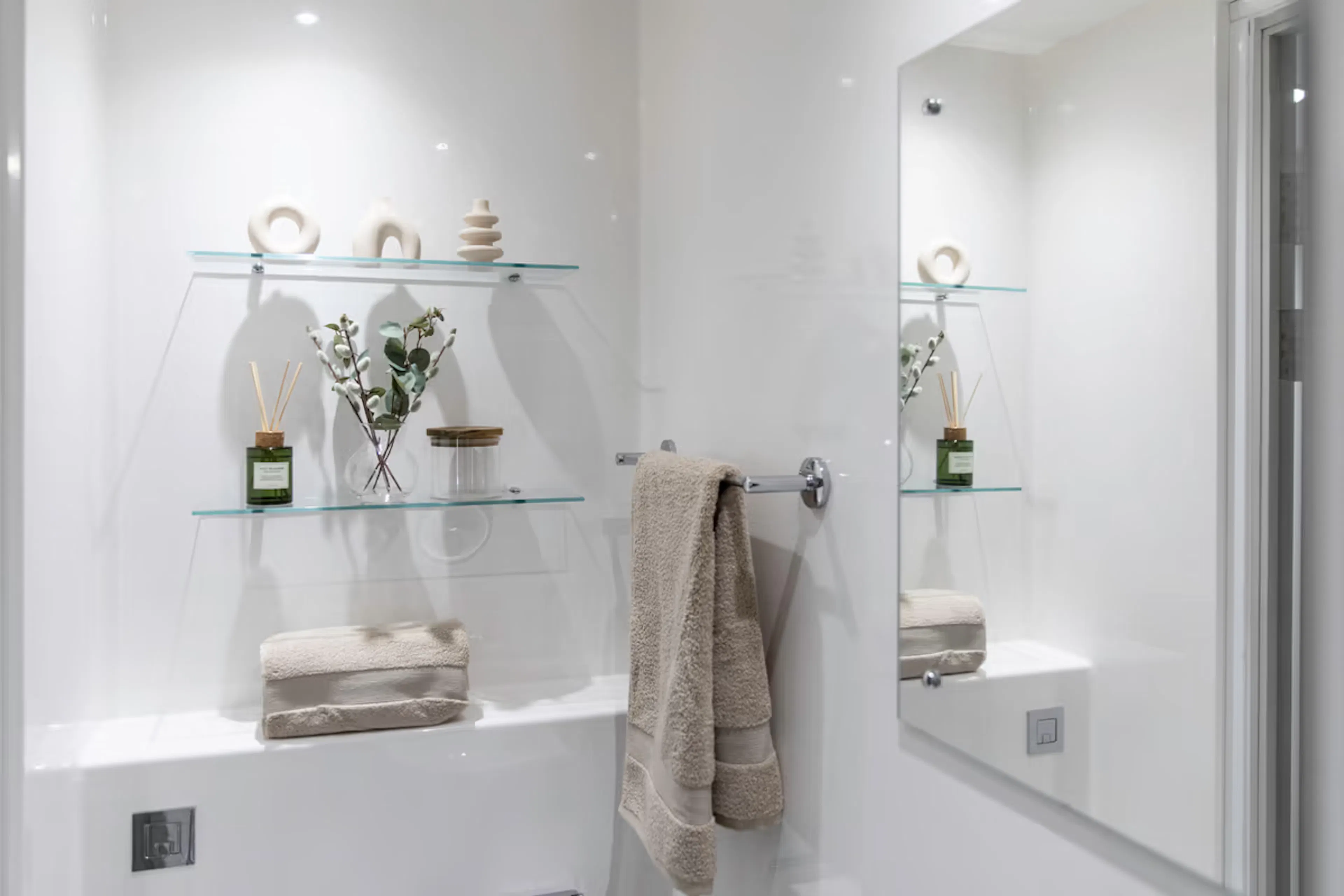 Classic 2 Bed Apartment BATHROOM 3