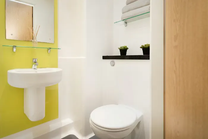 Ensuite-Gold