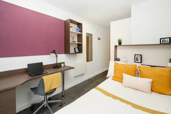 Ensuite-Gold