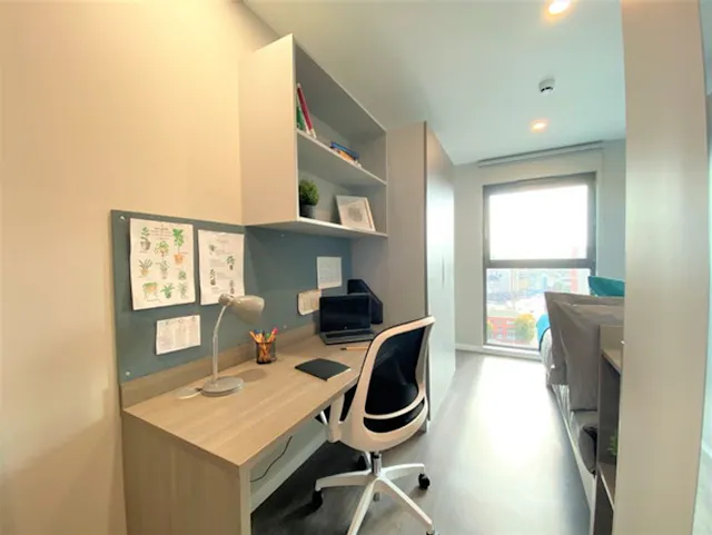 Ensuite room image 2