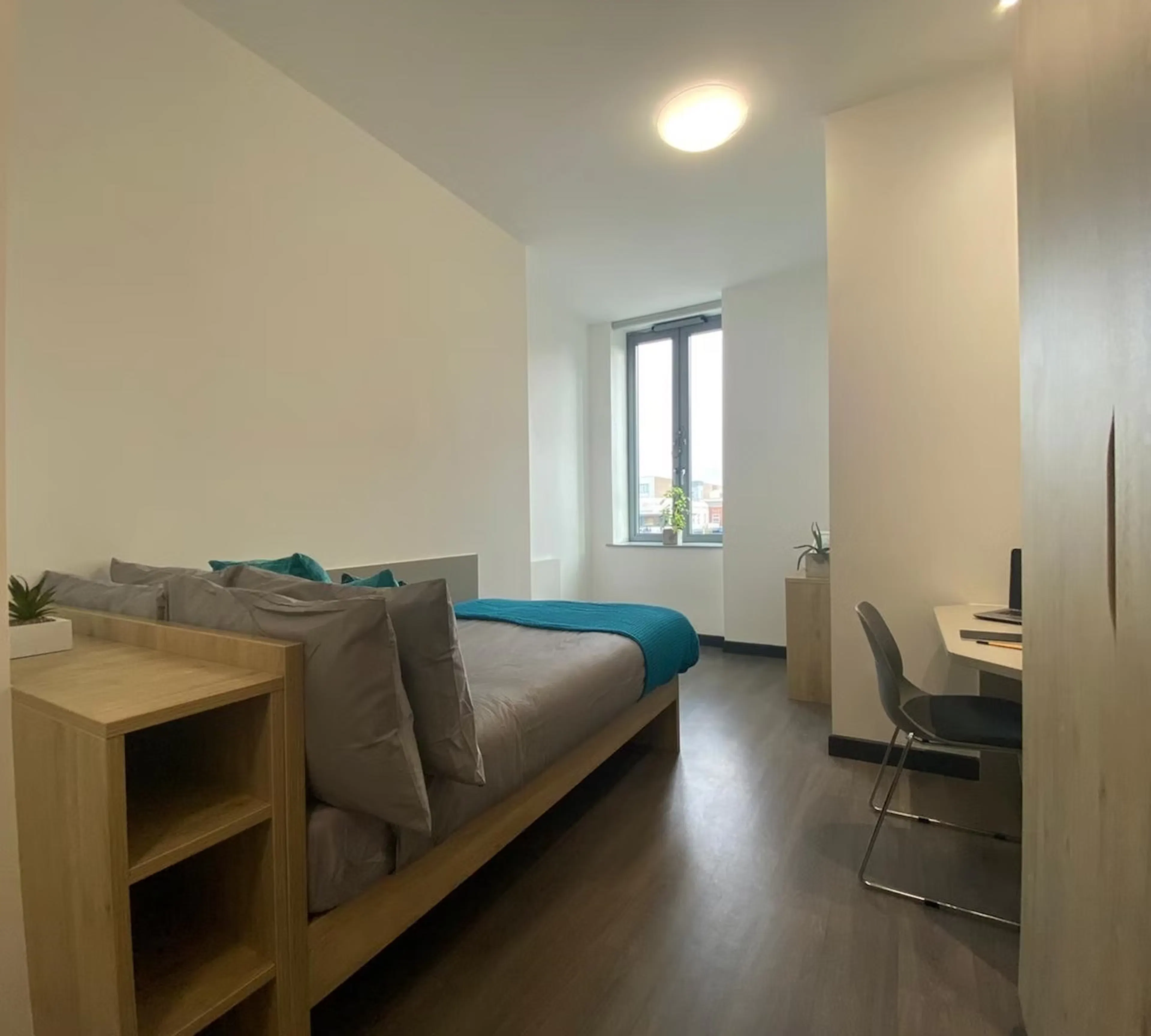 Ensuite-Bronze ROOM 2