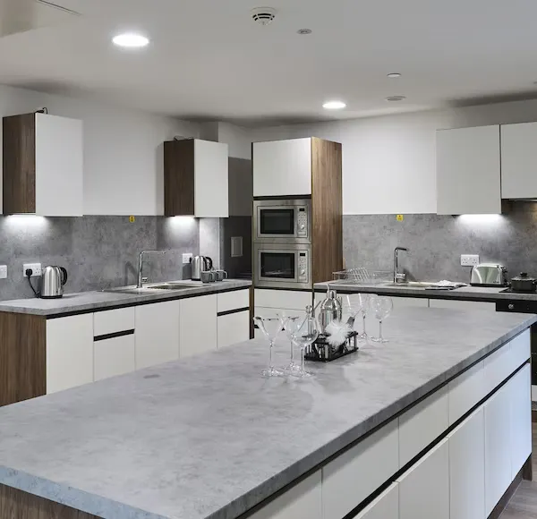 Bronze En-Suite KITCHEN 1