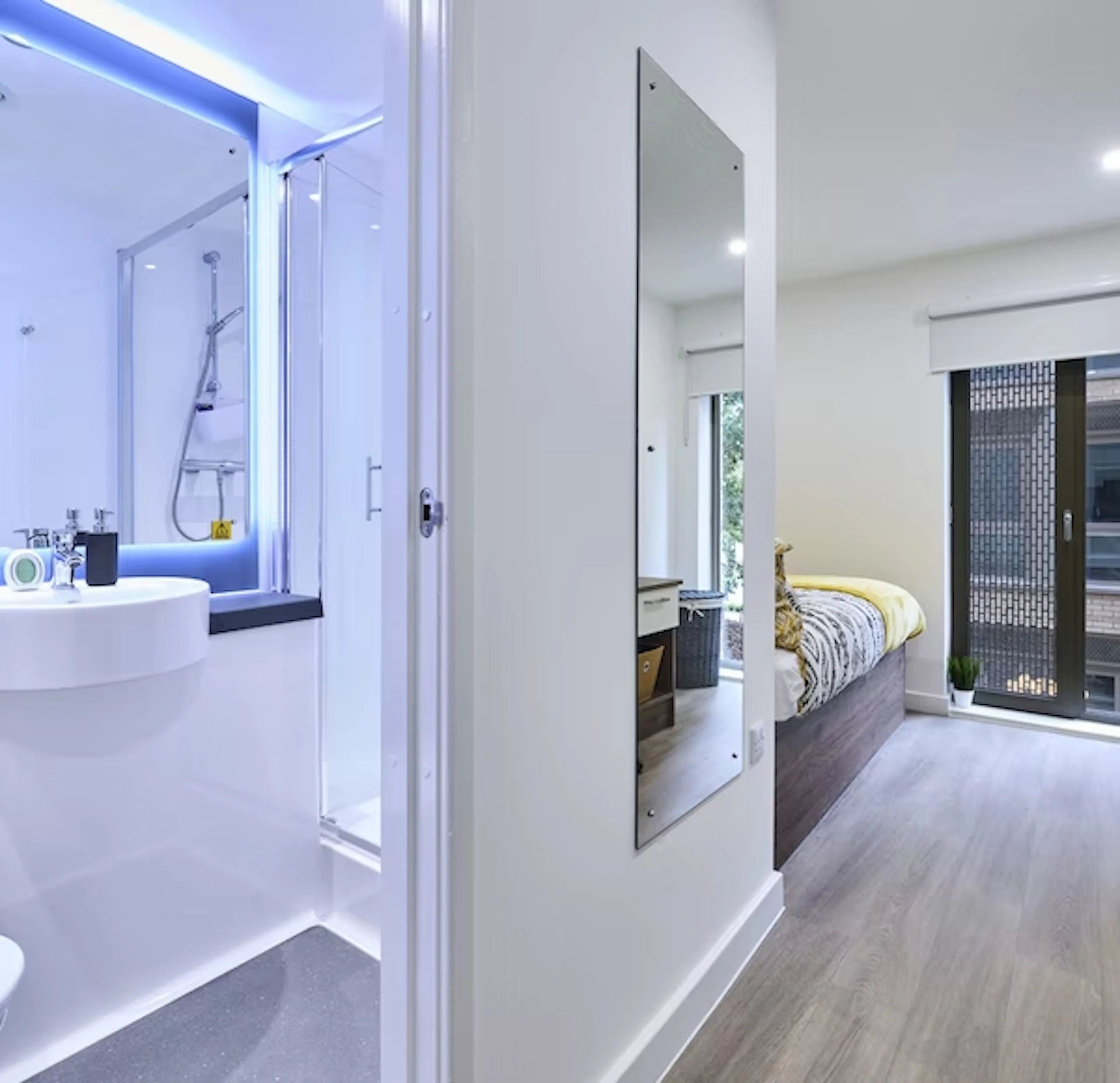 Silver En-Suite BATHROOM 4