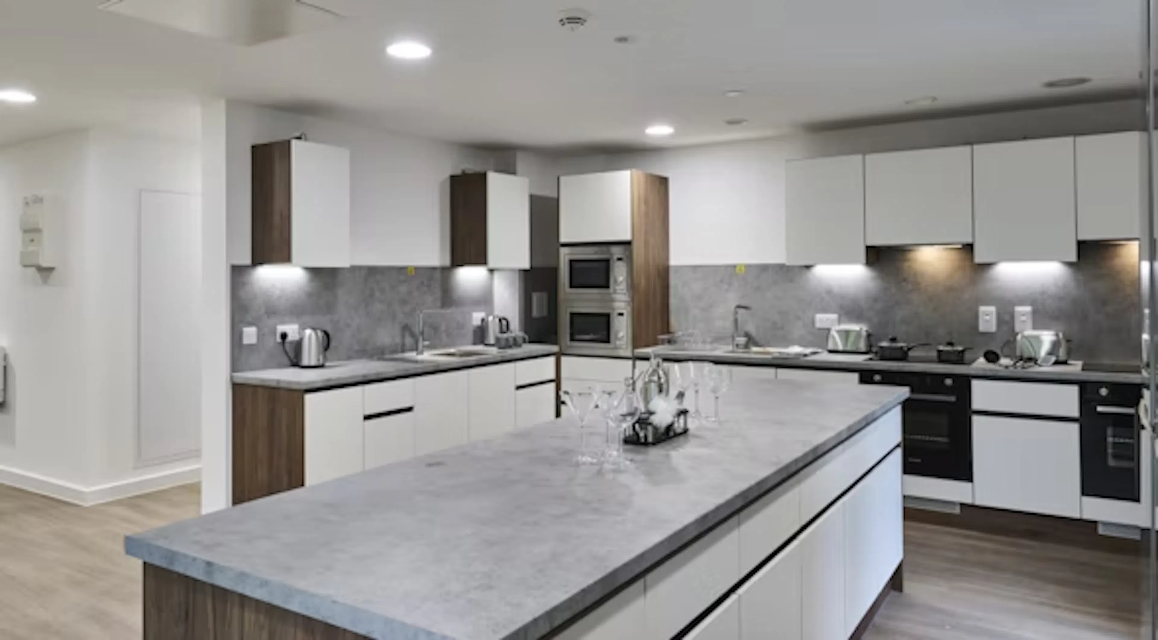 Silver En-Suite KITCHEN 3
