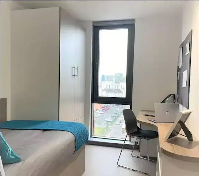 Ensuite Bronze - City View Upper Floors room image 2