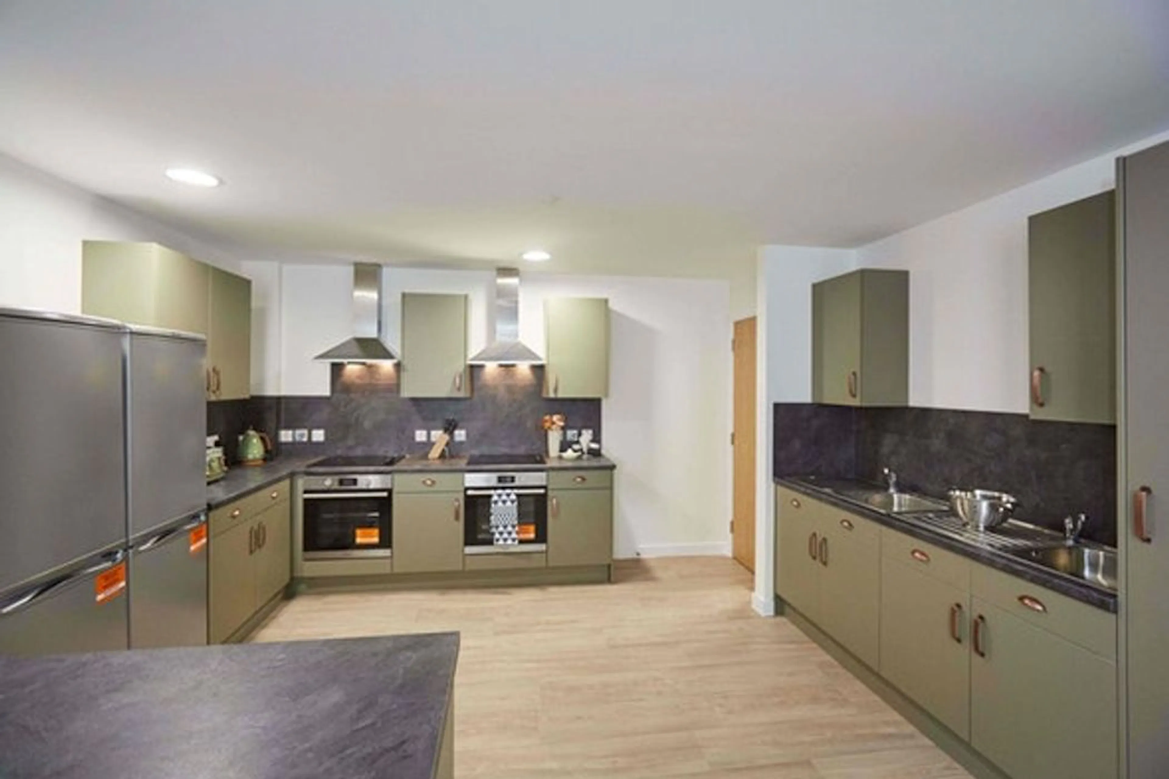 Ensuite-Bronze KITCHEN 1