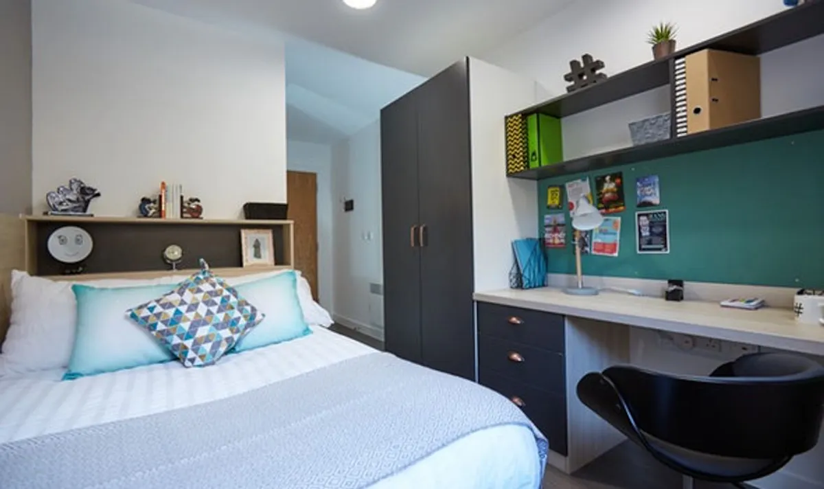 Ensuite-Bronze ROOM