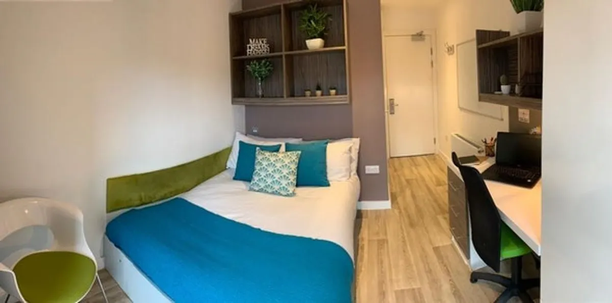 Ensuite-Bronze ROOM